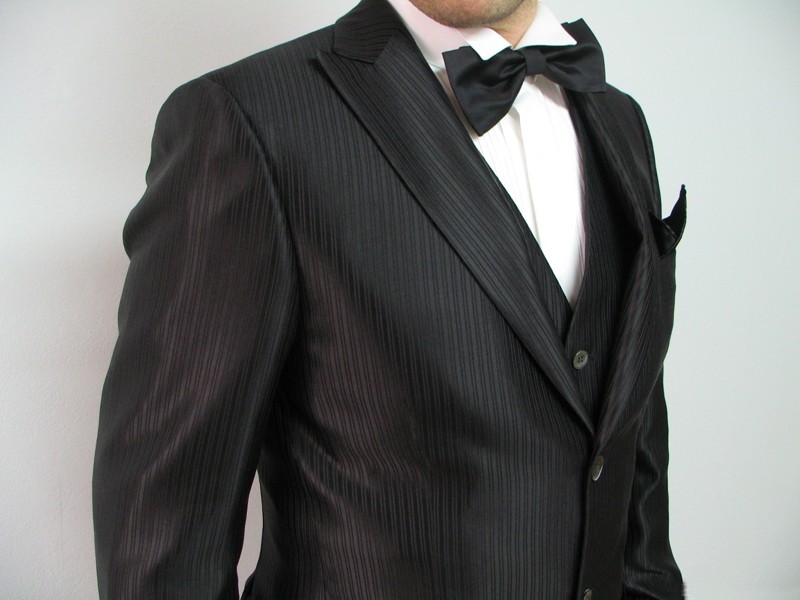 2-20: groom suit in black wool-silken satin 