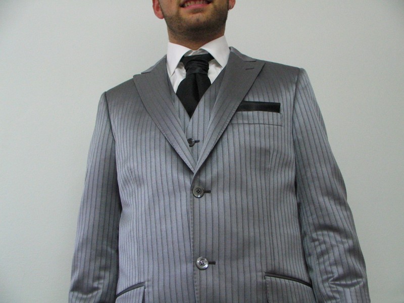 11-20: groom suit in pearl grey wool-silken satin