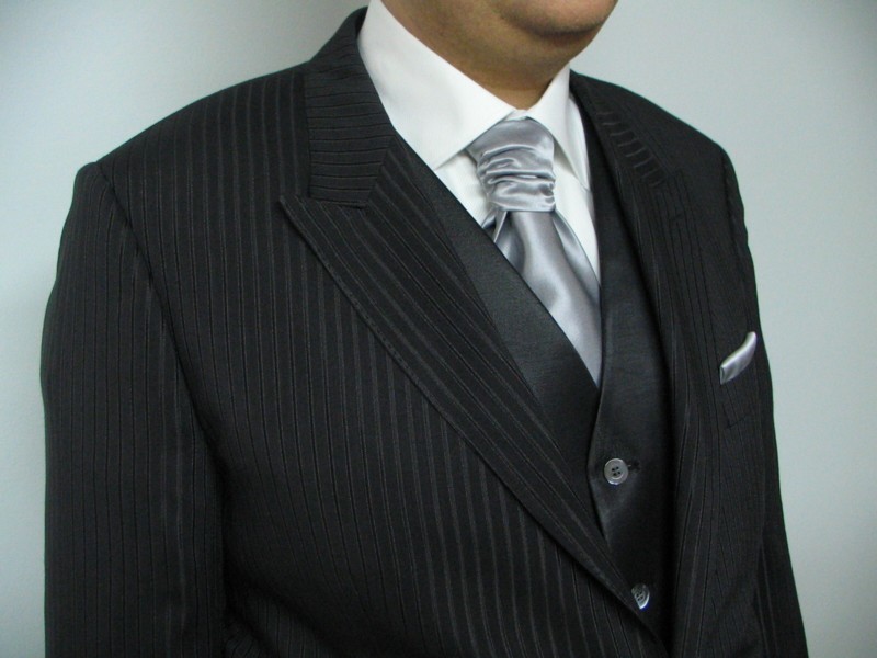 18-20: groom suit in wool-silken satin