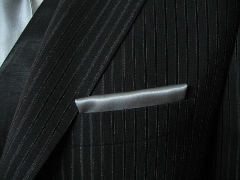 19-20: groom suit in wool-silken satin